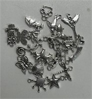 LOT OF 16.8g SILVER CHARMS