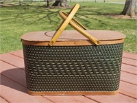 LARGE VTG MID-20TH CENTURY PICNIC BASKET WITH BUIL