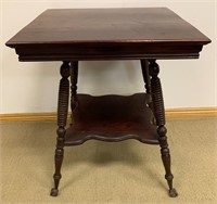 LOVELY 1800’S CENTRE TABLE WITH CLAW FEET