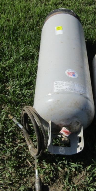 100# propane tank w/ regulator