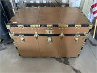 Antique metal trunk w/tray