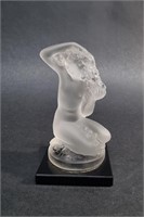 LALIQUE FIGURE OF A SEATED NUDE LADY