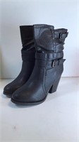 New Daily Shoes 
Boot Heals Size 7