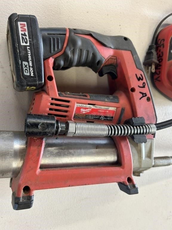 Milwaukee 12V Grease Gun w/ Charger