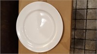 new in box Luzerne dinner plates 10.5"