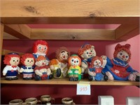 ITS RAGGEDY ANN AND ANDY STATUES