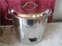 17" Pot with lid and Devider