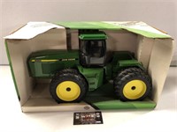 1/16 Ertl John Deere 8560 4wd tractor