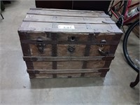 ANTIQUE TRUNK