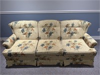 NEAT CLEAN RETRO/VINTAGE LIVING ROOM SOFA