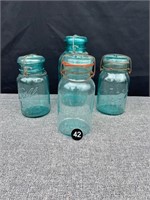 4 Mason Jars w Glass Lids