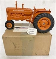 1/16 Allis-Chalmers D17 Tractor with Box