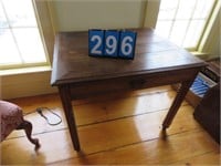 EARLY OAK COUNTRY TABLE WITH 1 DRAWER LOCATED