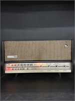Vintage Vista 500 AM FM Radio