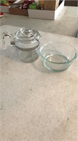 Pyrex lot - Coffee pot 4 cup and 12L 5 Cup bowl