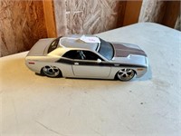 Die Cast Maisto 2006 Dodge Challenger Concept