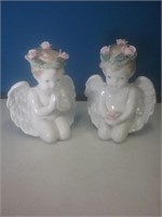 Pair of praying angels with rose wreaths in hair