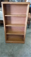 SMALL OAK BOOKCASE WITH ADJUSTABLE SHELVES