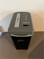 Paper and credit card shredder home office