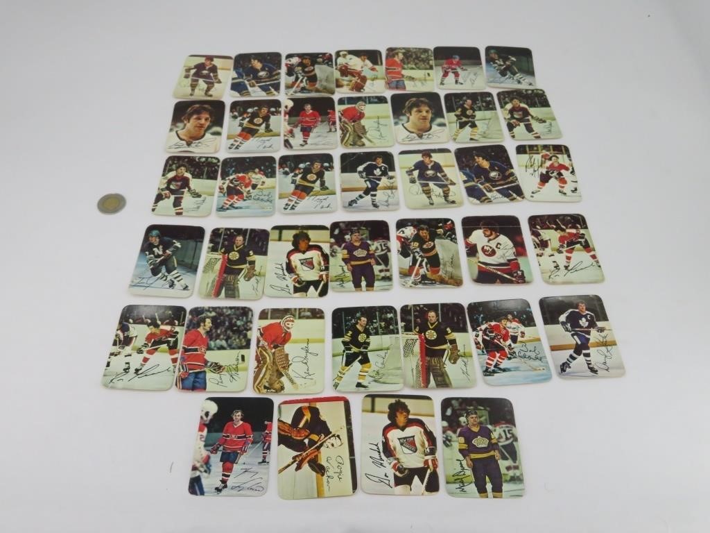 Plusieurs cartes de hockey Topps 1977