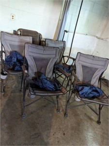 (4) Lawn Chairs w/ Bags + (2) Folding Lawn Chairs