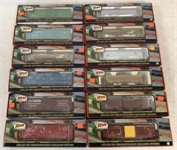 lot of 12 Atlas HO Train Cars