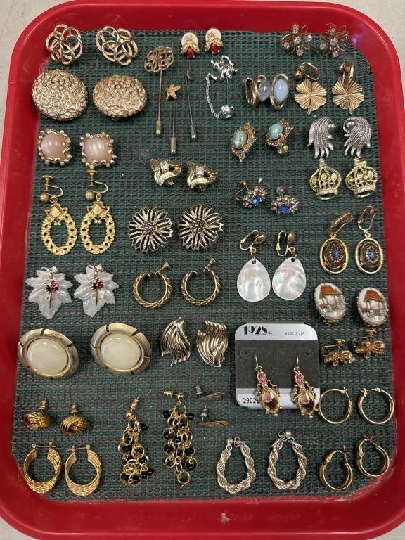 30 VINTAGE EARRINGS SCREWBACKS, CLIP & PIERCED