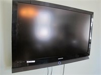 SAMSUNG FLAT SCREEN TV 46''