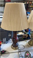 Wooden base lamp