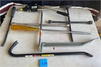 W - MIXED LOT OF HAND TOOLS (G84)