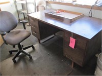 Desk (60"x30"x 29") & office chair on wheels