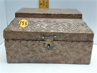 EMBOSSED LOCKABLE JEWELRY BOX-8X5X5