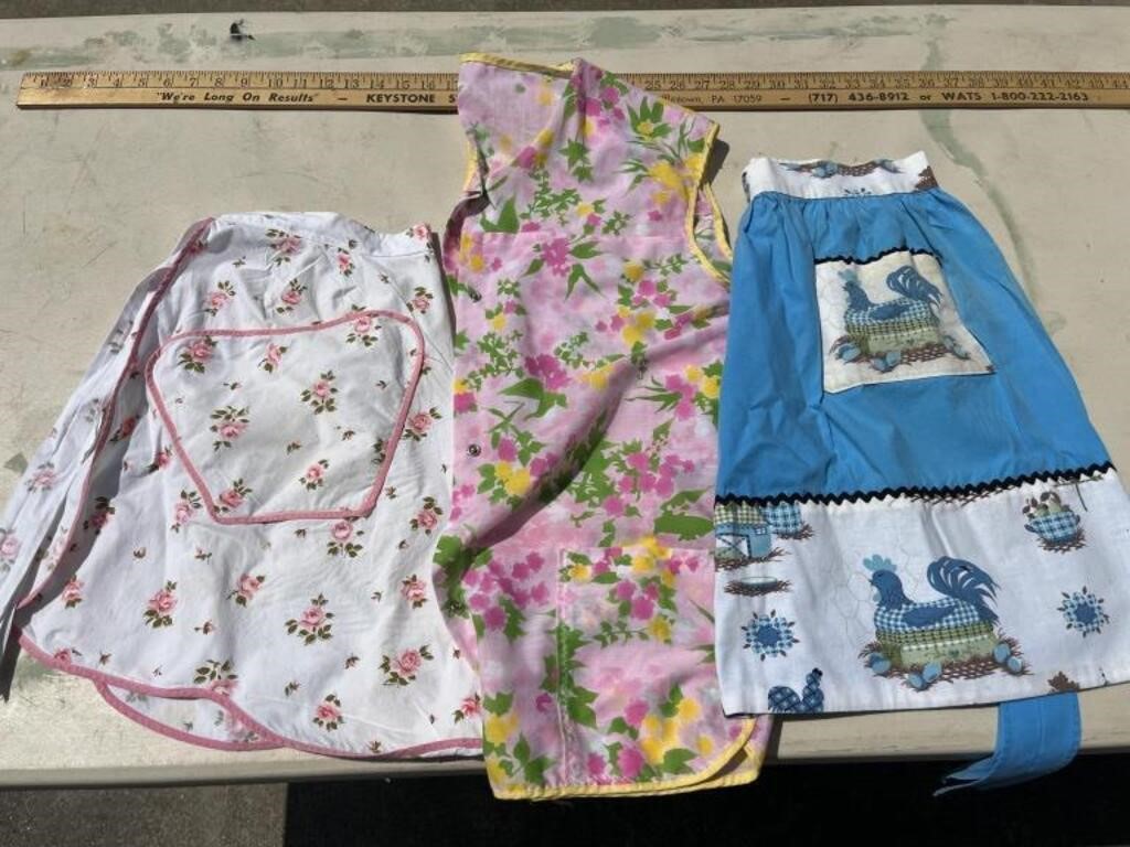 Vintage lot of ladies aprons