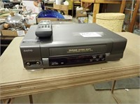 Sanyo VCR Player w/ Remote