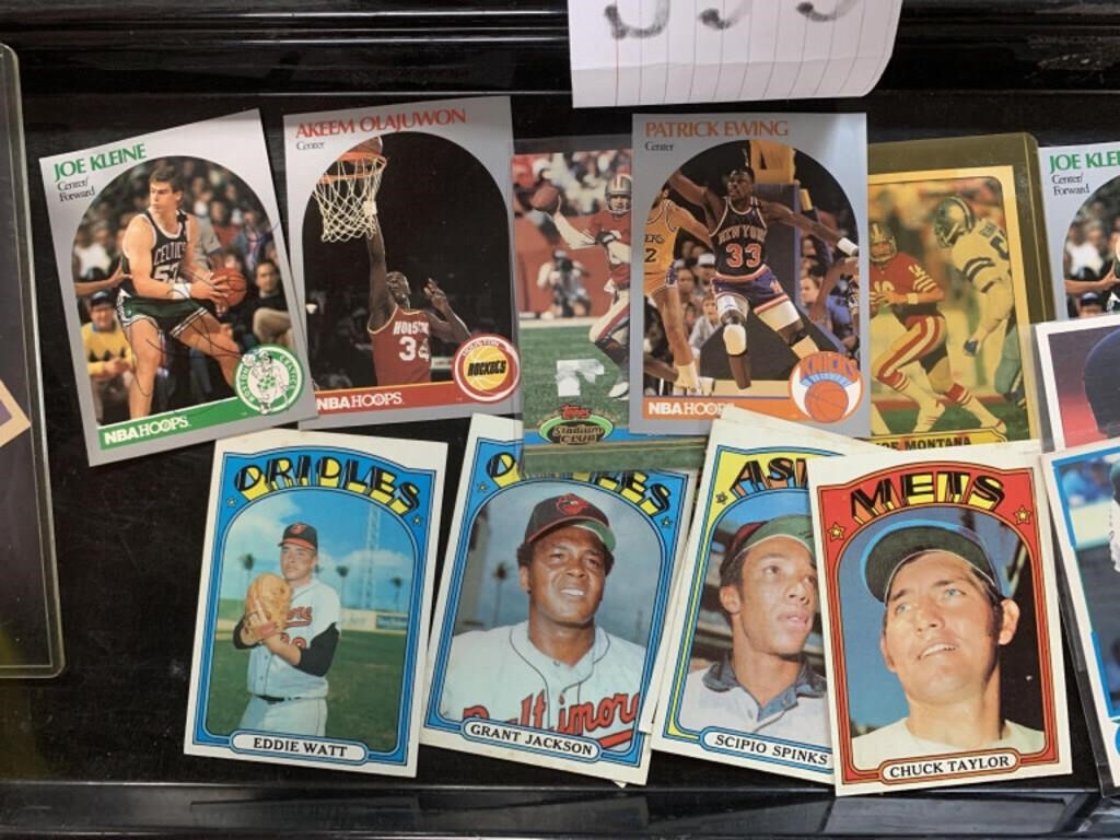 LOT OF MISC ASSORTED SPORTS CARDS