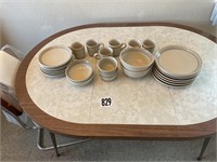 Noritake Stoneware Dishset