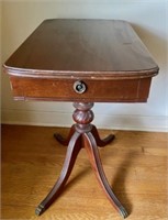 DUNCA PHYFE STYLE PEDESTAL SIDE TABLE W/DRAWER