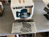 BLACK & DECKER ROUTER AND BITS