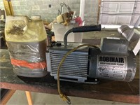 High vacuum pump, Robinair 4.5 CFM & oil