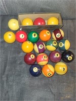 BOX OF VINTAGE BILLIARD BALLS