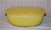 (S1) Yellow Pyrex Casserole w/ Lid