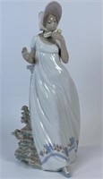 LLADRO-NAO "GIRL WITH FLOWER"