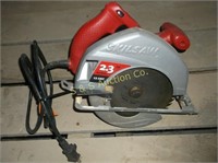 Skilsaw 7 1/4" saw     -near new  runs