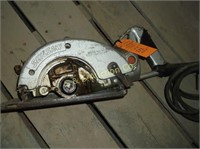 6 1/2" Skil saw  -runs