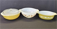 3 vintage Pyrex bowls