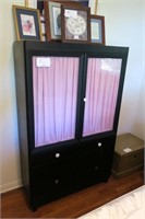 39" painted cabinet with 2 glass doors