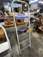 Metal 3 Steps Ladder With Bucket Shelve