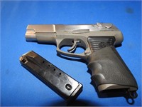Ruger P91DC .40 Auto5
