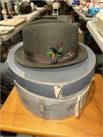 GREEN HAT LARGE AND HAT BOX