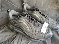Nike Airmax 9.5 mens tennis shoe NEW